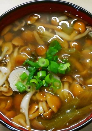 白だしで簡単！なめことレタスのお吸い物♪-レシピのメイン写真