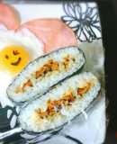 簡単！さんまの蒲焼缶とチーズのおにぎらず
