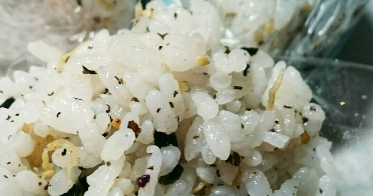 この時期お勧め！梅じゃこワカメのおにぎり by 苺♡ストロベリー