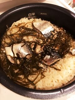 鯖水煮と塩昆布の炊き込みご飯-レシピのメイン写真