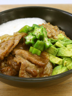 ヤマトポークとねばねばアボカ丼-レシピのメイン写真