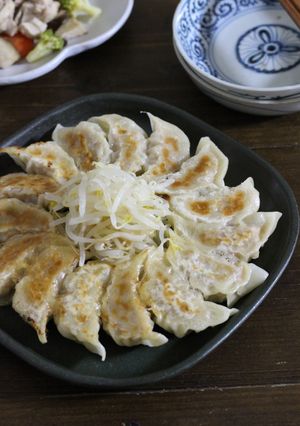 簡単手軽！オイ味噌マヨ風味エノキ餃子。-レシピのメイン写真