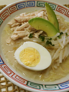蒸し鶏とアボカドのさっぱり豚骨ラーメン-レシピのメイン写真
