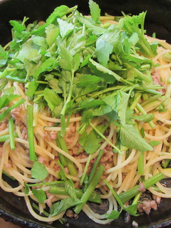 豚ひき肉とセリの春を感じる和風パスタ-レシピのメイン写真