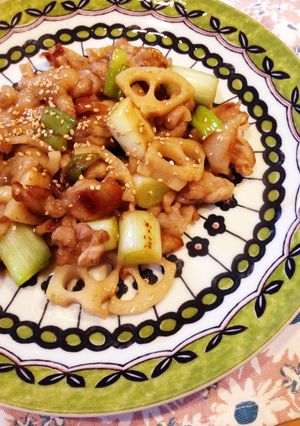 ご飯が進む♡豚バラと蓮根と長葱の甘酢炒め-レシピのメイン写真