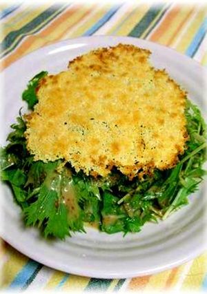 こんがりパルメザンチーズのせ❋水菜サラダ-レシピのメイン写真