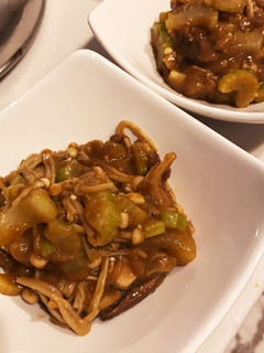 余ったカレーでセロリときのこのカレー炒め-レシピのメイン写真