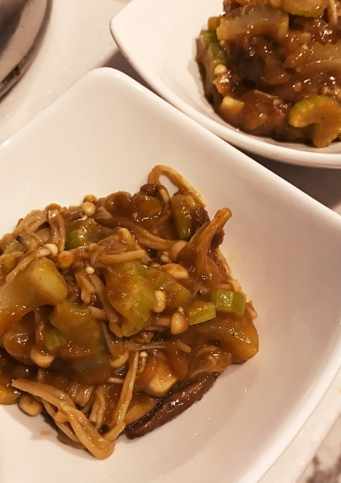 余ったカレーでセロリときのこのカレー炒め-レシピのメイン写真