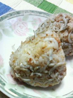 大好き♡しらすとおかかの♥醤油おにぎり♡-レシピのメイン写真