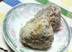 大好き♡しらすとおかかの♥醤油おにぎり♡-レシピのメイン写真