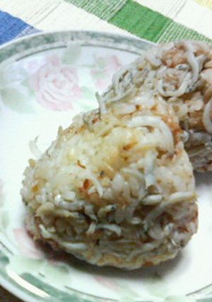 大好き♡しらすとおかかの♥醤油おにぎり♡-レシピのメイン写真