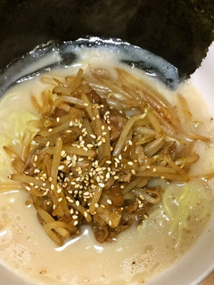 餃子の王将とんこつラーメン生姜焼きのせ-レシピのメイン写真