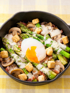 アスパラガスの温玉シーザー焼きサラダ-レシピのメイン写真