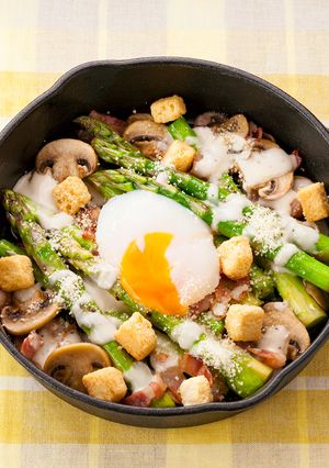 アスパラガスの温玉シーザー焼きサラダ-レシピのメイン写真