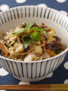 牛肉ごぼうの卵とじ丼-レシピのメイン写真