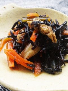 干し椎茸×昆布だしでひじきの煮物♪-レシピのメイン写真
