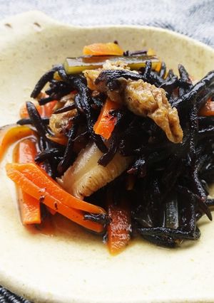 干し椎茸×昆布だしでひじきの煮物♪-レシピのメイン写真