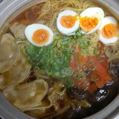 รูปของ もっちり餃子入りラーメン鍋