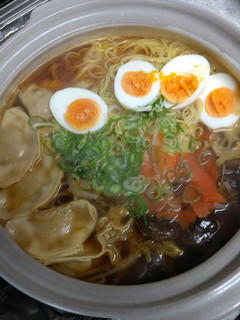 もっちり餃子入りラーメン鍋-レシピのメイン写真