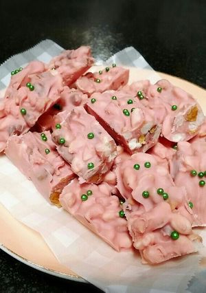 簡単！春らしく＊いちごクランチ-レシピのメイン写真