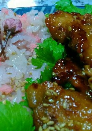 桜ご飯の酢飯と、豚ロースの甘辛照り焼き-レシピのメイン写真