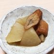 あじまるみ大根とゴボ天の炊いたん