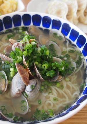 餃子の王将ラーメン(塩)でアサリラーメン-レシピのメイン写真