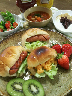 朝食に♪炒り卵とウィンナーのロールサンド-レシピのメイン写真
