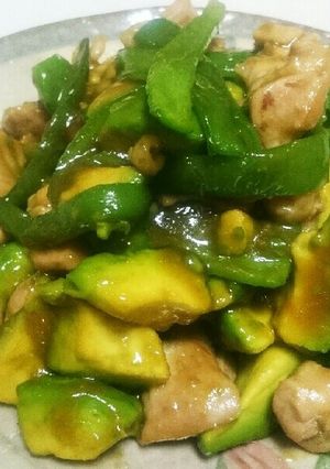 アボカドと鶏もも肉炒め-レシピのメイン写真
