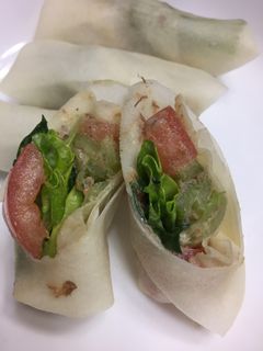 ほうれん草とサバの味噌煮缶で春巻きサラダ-レシピのメイン写真