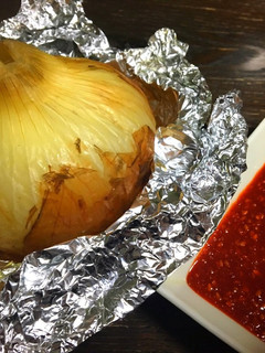 新玉ねぎの丸ごとホイル焼き 辛味噌ダレ-レシピのメイン写真
