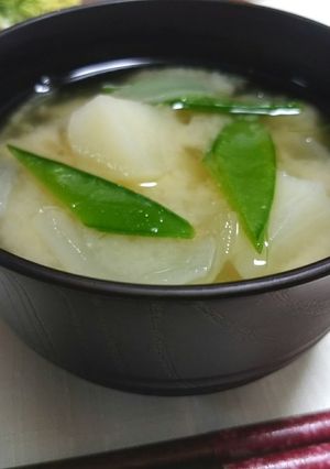 春！絹さやとじゃが玉(ねぎ)のお味噌汁-レシピのメイン写真