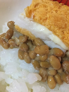 納豆とチーズチキンカツのご飯-レシピのメイン写真