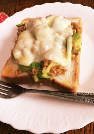アボカドと納豆マヨ食パン-レシピのメイン写真