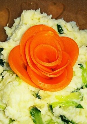 にんじんでバラの花☆キャラ弁にも♪-レシピのメイン写真