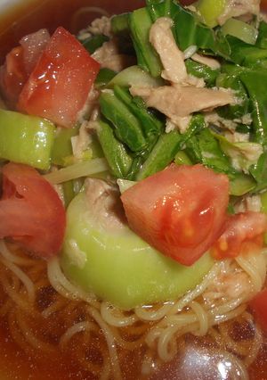 青梗菜とツナトマトのラーメン♪-レシピのメイン写真