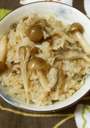 たっぷり(^^)きのこの炊き込みご飯-レシピのメイン写真