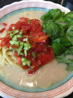 バジル&トマトの豚骨ラーメン-レシピのメイン写真