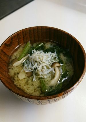 ほうれん草としめじの生姜入り味噌汁-レシピのメイン写真