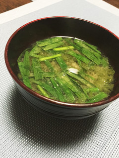 ニラとめかぶの味噌汁-レシピのメイン写真