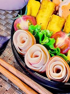 弁当に★簡単ハムと餃子の皮で薔薇の花-レシピのメイン写真
