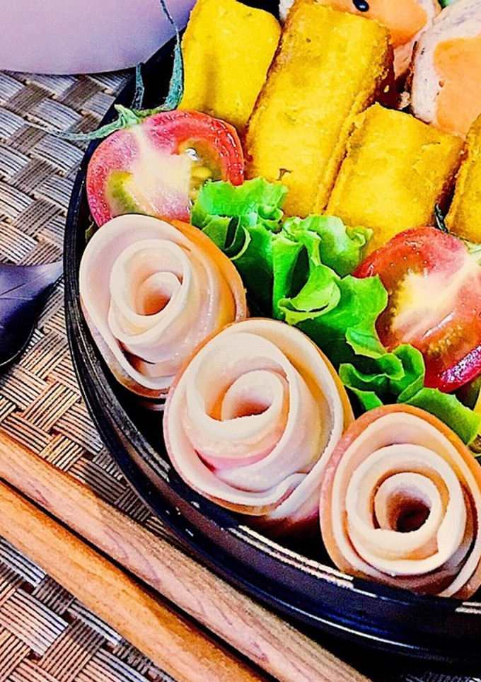 弁当に★簡単ハムと餃子の皮で薔薇の花-レシピのメイン写真