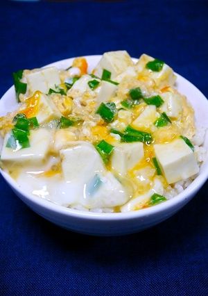 レンジで簡単！ほんだし豆腐ニラ玉丼-レシピのメイン写真