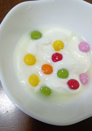 マーブルチョコとヨーグルト-レシピのメイン写真