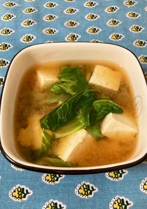 味噌汁（木綿豆腐＆カリフラワーの葉っぱ）-レシピのメイン写真