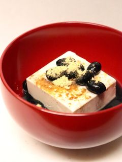 デザート★絹ごし豆腐の黒豆ソース黄粉かけ-レシピのメイン写真