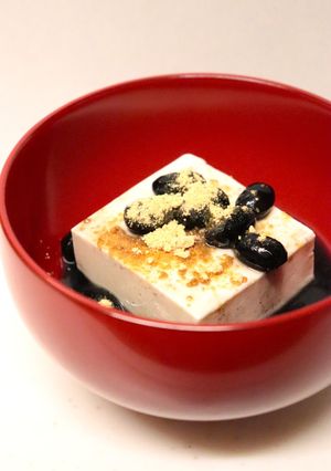 デザート★絹ごし豆腐の黒豆ソース黄粉かけ-レシピのメイン写真