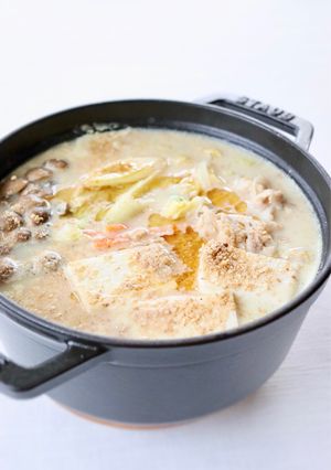 美味しい豆乳で【ごま味噌豆乳鍋】-レシピのメイン写真