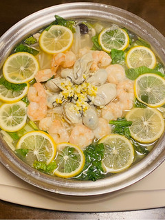 エビと牡蠣の塩麹レモン鍋!-レシピのメイン写真