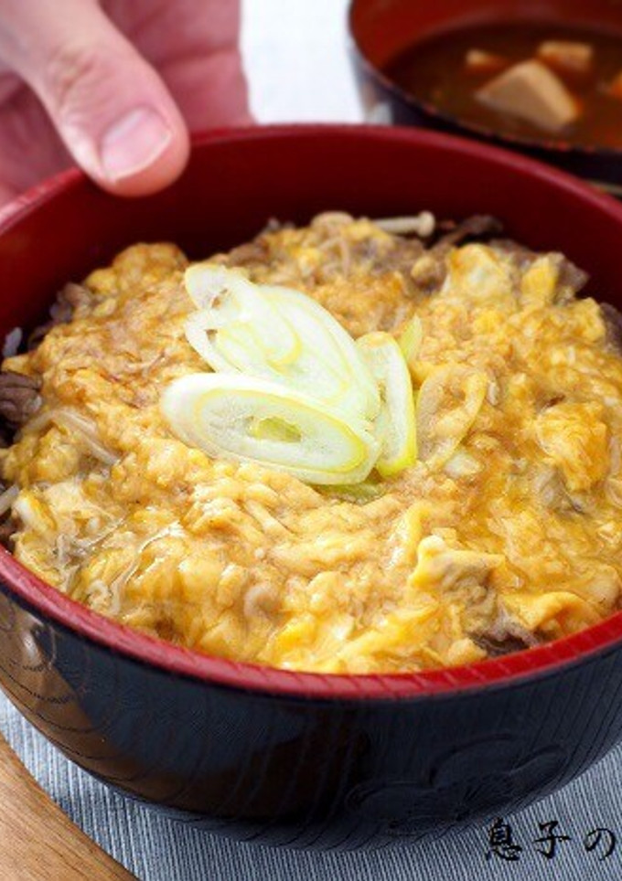 牛こま肉とえのきの中華風かき玉丼-レシピのメイン写真